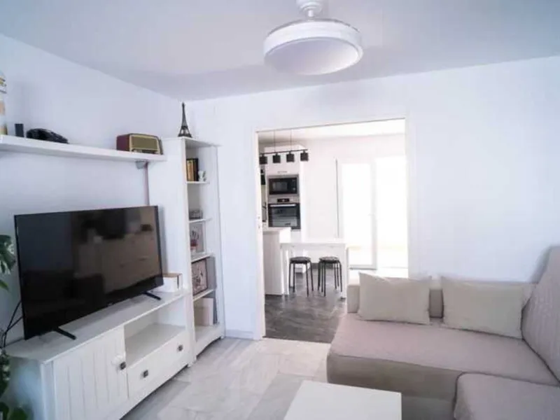 Spacious renovated semi-detached house with 200 m², 6 bedrooms and solar panels 5 minutes from Fuengirola