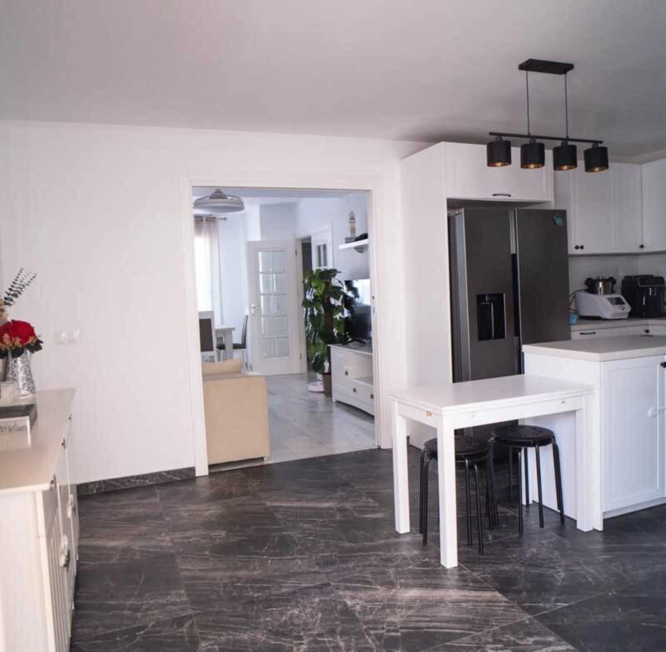 Spacious renovated semi-detached house with 200 m², 6 bedrooms and solar panels 5 minutes from Fuengirola