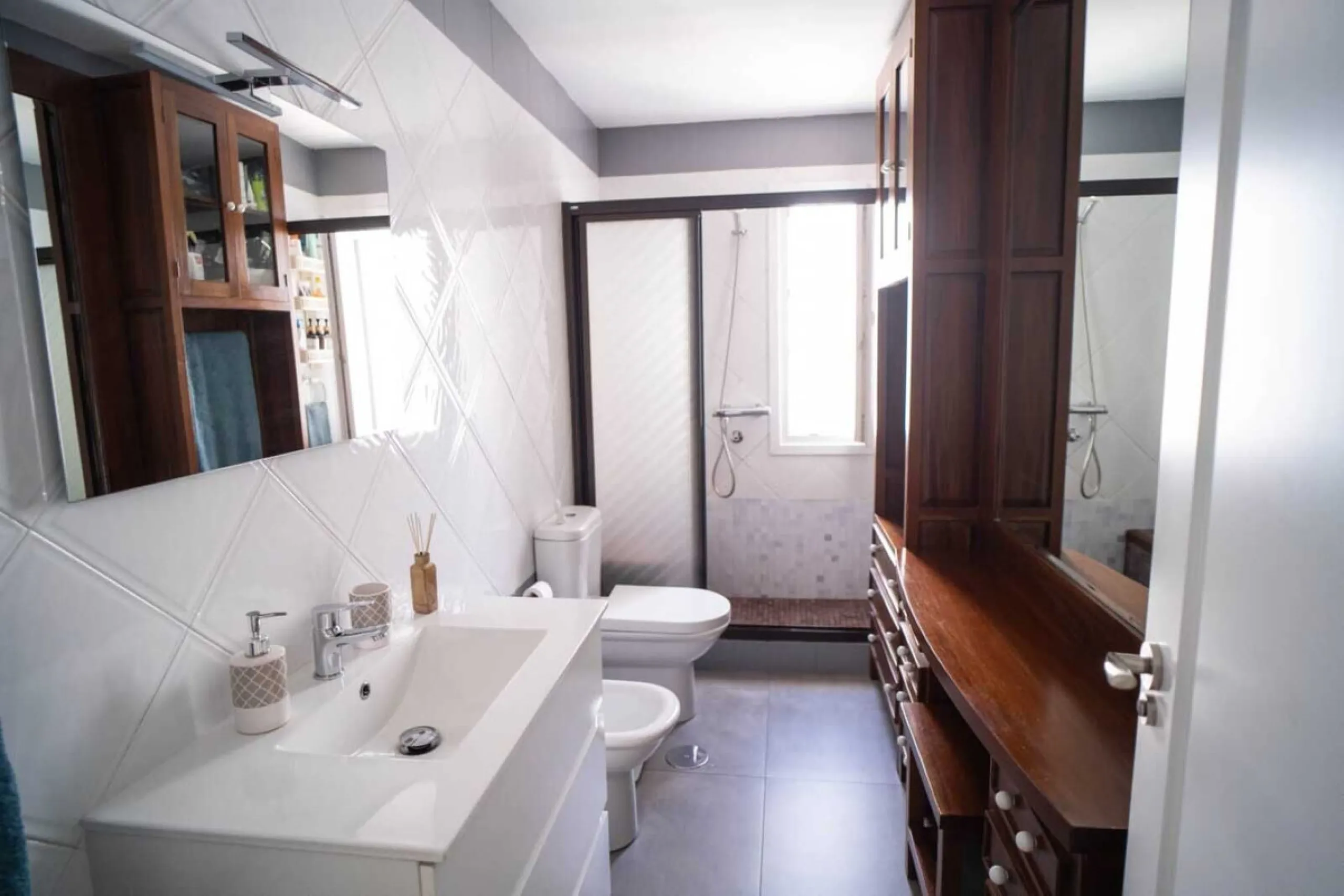 Spacious renovated semi-detached house with 200 m², 6 bedrooms and solar panels 5 minutes from Fuengirola