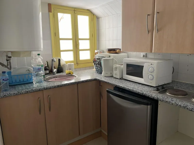 Freehold This is an interesting property with lots of investment potential it has a small shop downstairs on the main square of Cabopino and also a studio apartment on the upper level.