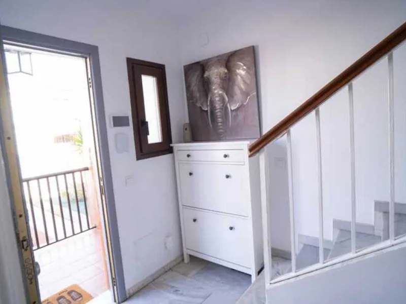 Spacious renovated semi-detached house with 200 m², 6 bedrooms and solar panels 5 minutes from Fuengirola
