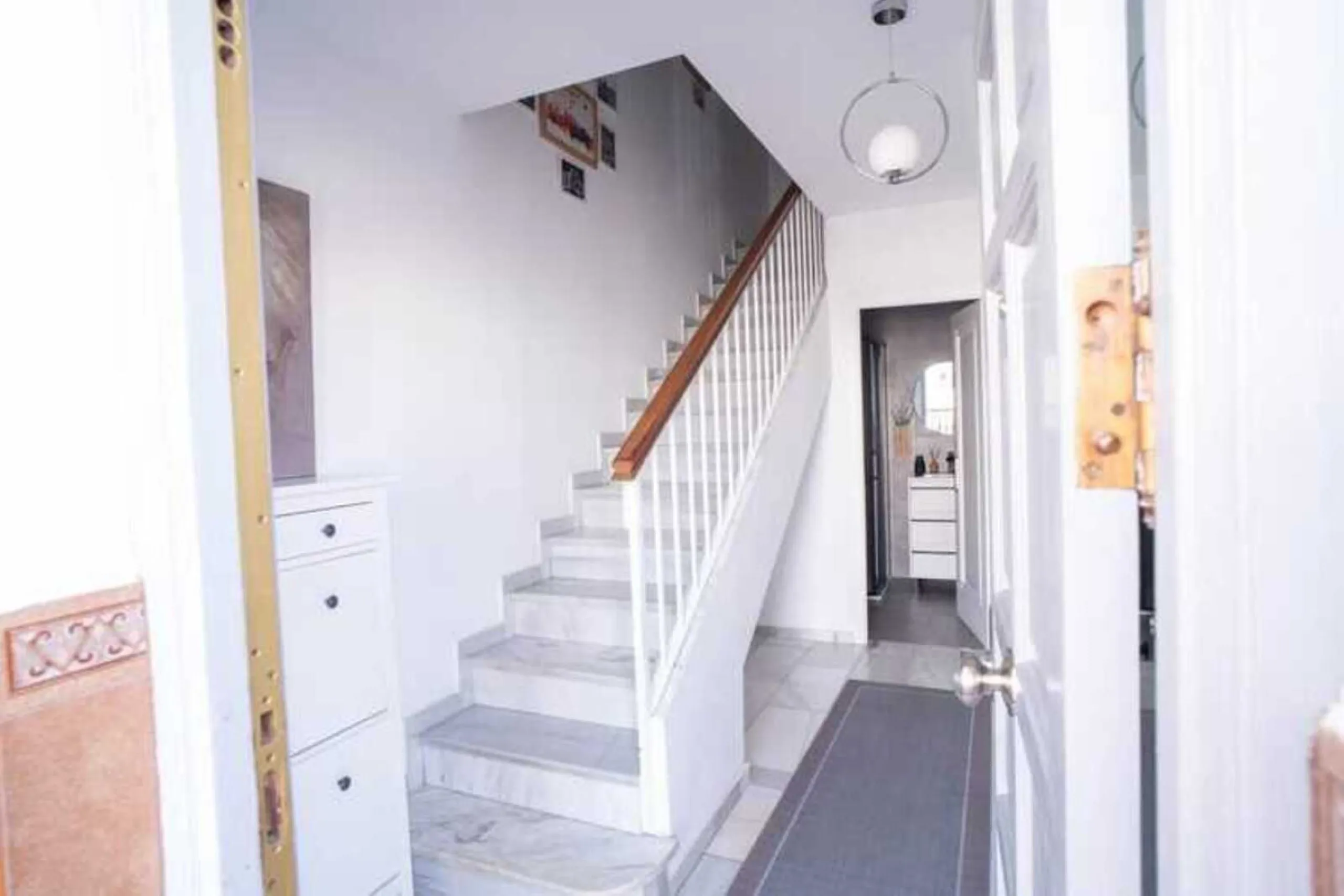 Spacious renovated semi-detached house with 200 m², 6 bedrooms and solar panels 5 minutes from Fuengirola