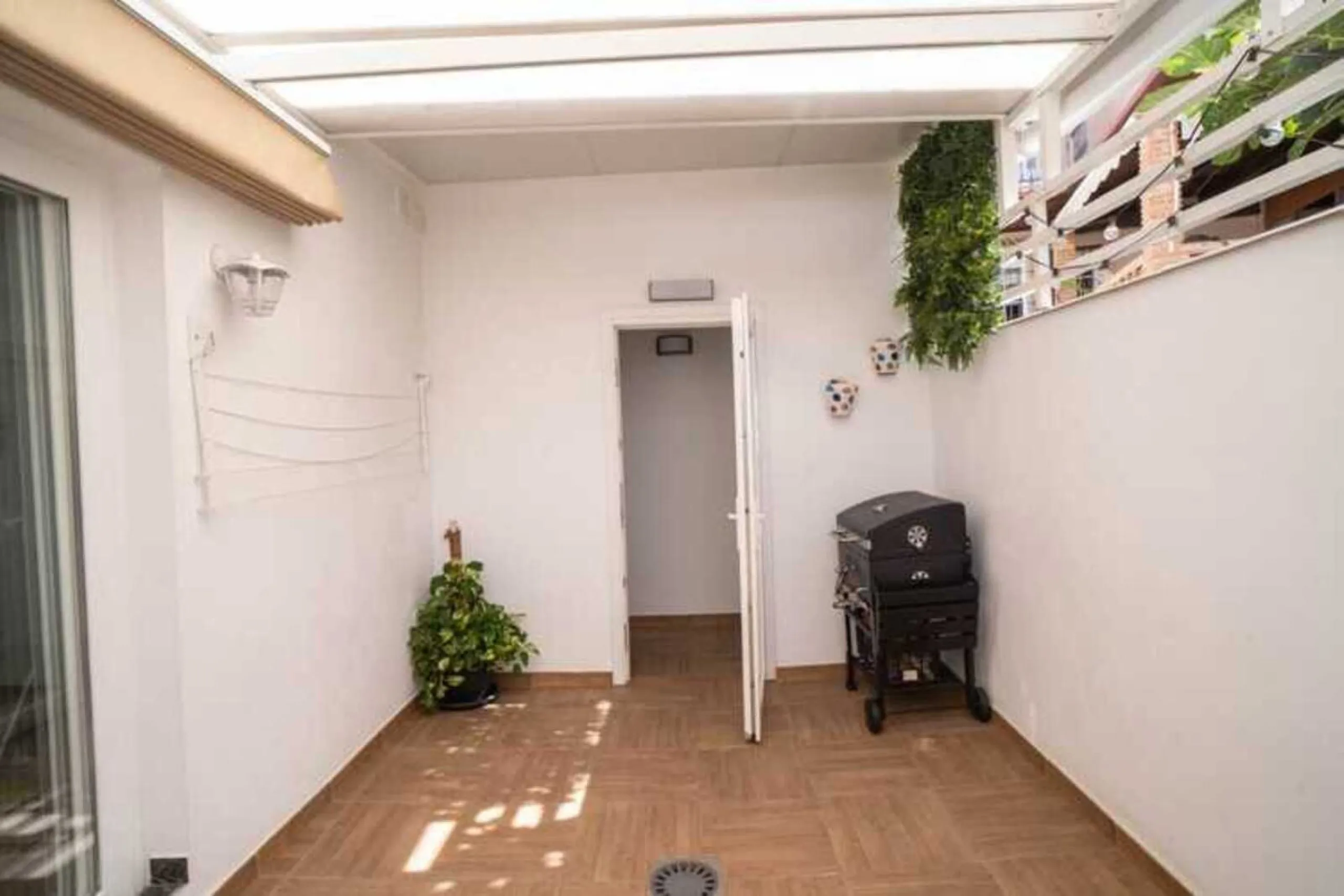 Spacious renovated semi-detached house with 200 m², 6 bedrooms and solar panels 5 minutes from Fuengirola