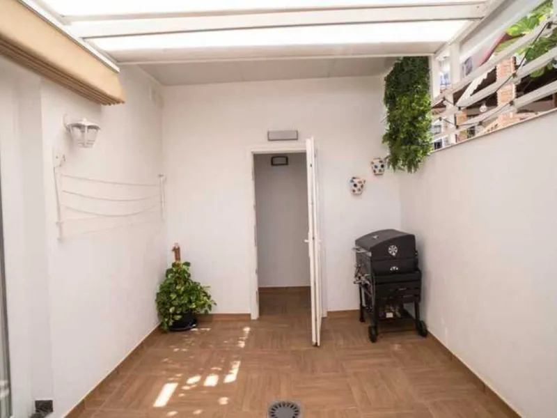 Spacious renovated semi-detached house with 200 m², 6 bedrooms and solar panels 5 minutes from Fuengirola