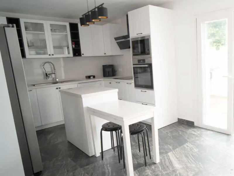 Spacious renovated semi-detached house with 200 m², 6 bedrooms and solar panels 5 minutes from Fuengirola
