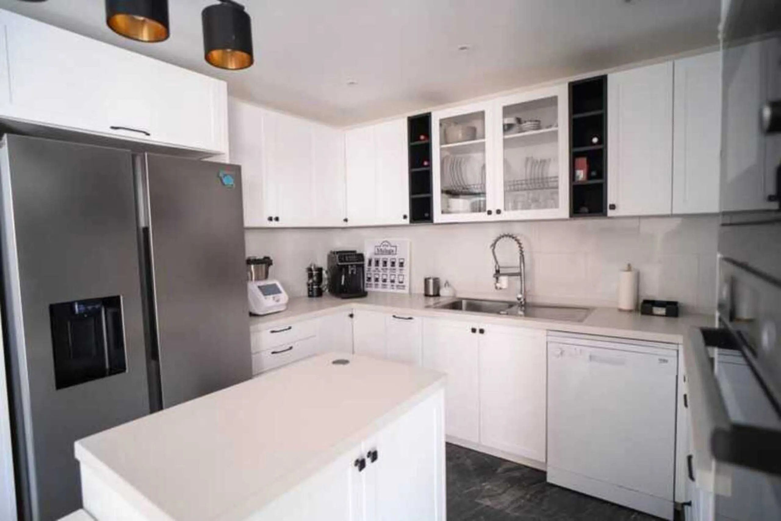 Spacious renovated semi-detached house with 200 m², 6 bedrooms and solar panels 5 minutes from Fuengirola