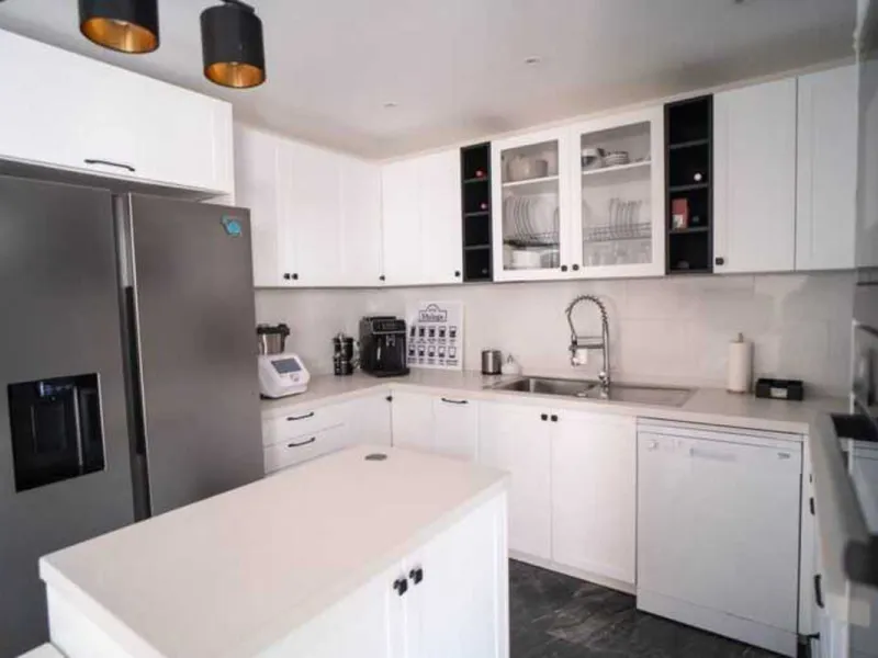 Spacious renovated semi-detached house with 200 m², 6 bedrooms and solar panels 5 minutes from Fuengirola