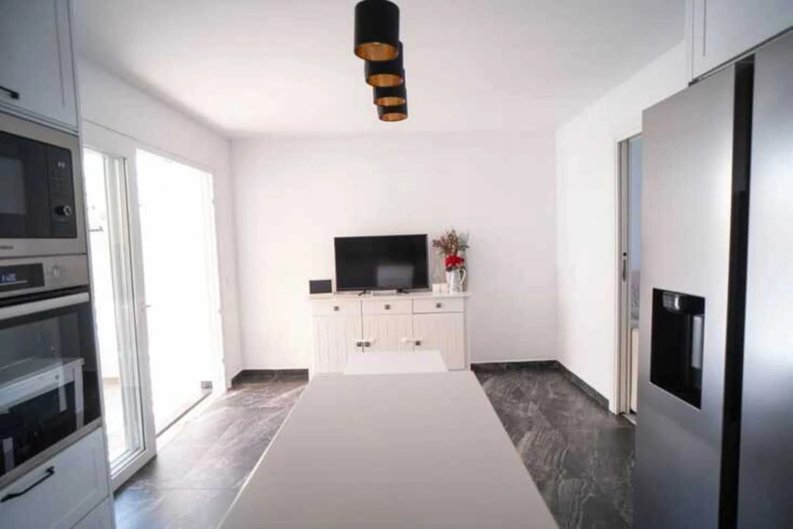 Spacious renovated semi-detached house with 200 m², 6 bedrooms and solar panels 5 minutes from Fuengirola