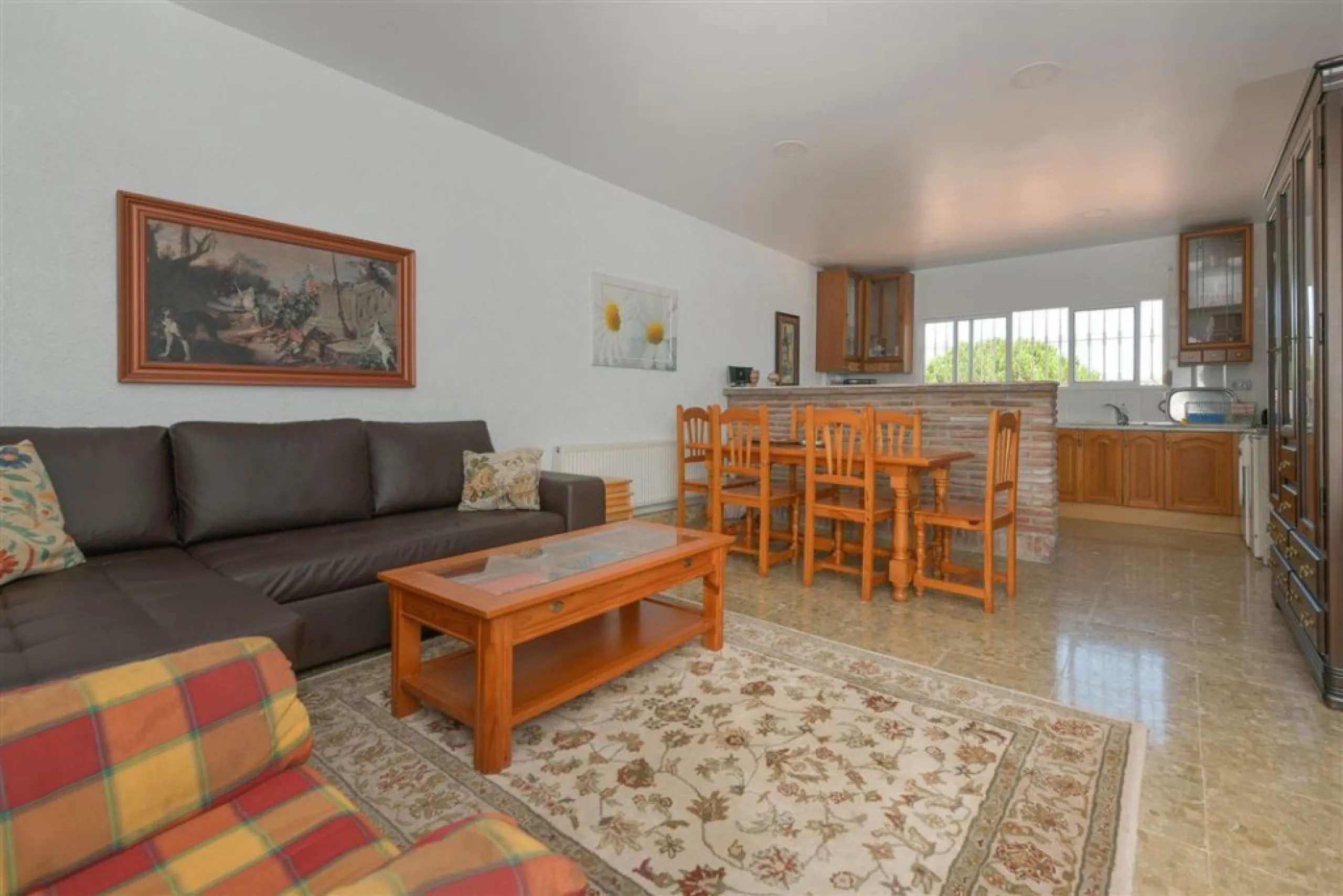 Impressive villa that we find in the sought after urbanization of Pinos de Alhaurín el Alhaurín de la Torre.