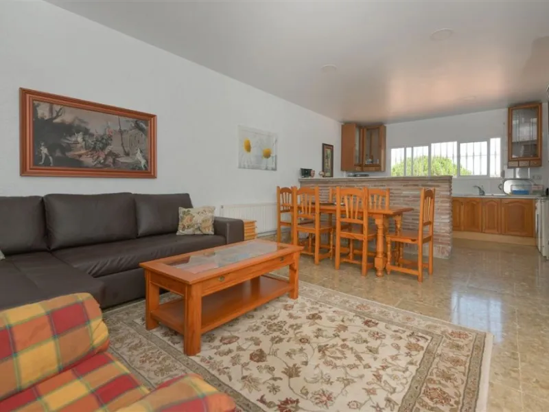 Impressive villa that we find in the sought after urbanization of Pinos de Alhaurín el Alhaurín de la Torre.