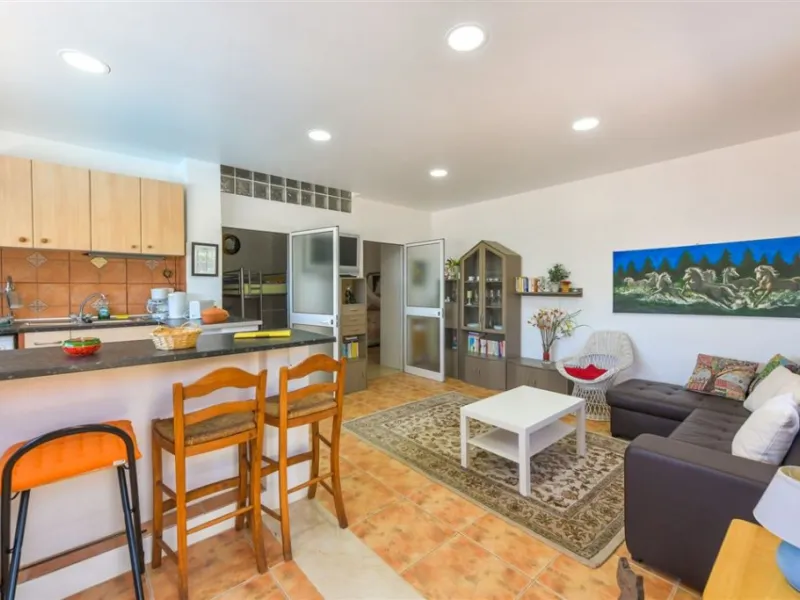 Impressive villa that we find in the sought after urbanization of Pinos de Alhaurín el Alhaurín de la Torre.