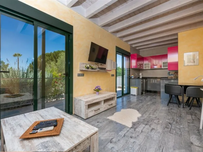 Impressive villa that we find in the sought after urbanization of Pinos de Alhaurín el Alhaurín de la Torre.