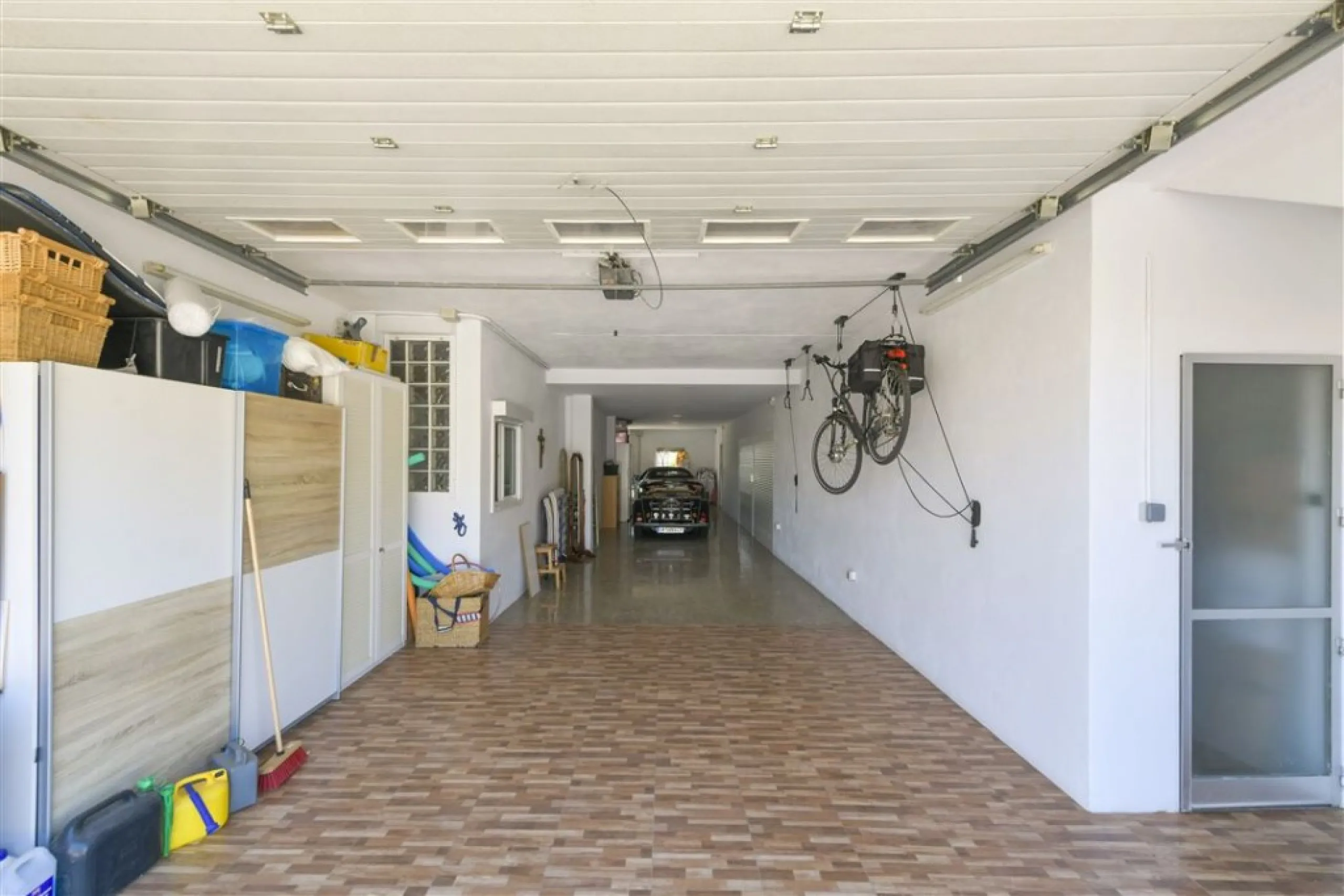 Impressive villa that we find in the sought after urbanization of Pinos de Alhaurín el Alhaurín de la Torre.