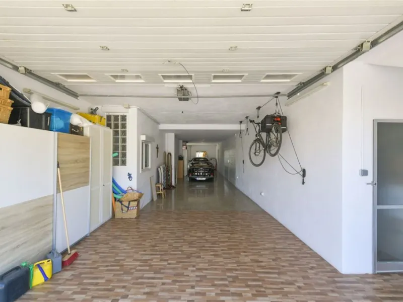 Impressive villa that we find in the sought after urbanization of Pinos de Alhaurín el Alhaurín de la Torre.