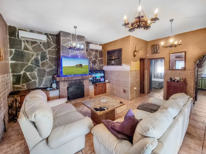Lovely 3-bed finca with private pool and a very large plot with fruit trees in Casares.