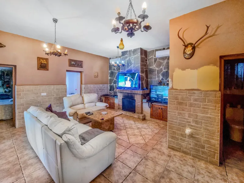Lovely 3-bed finca with private pool and a very large plot with fruit trees in Casares.