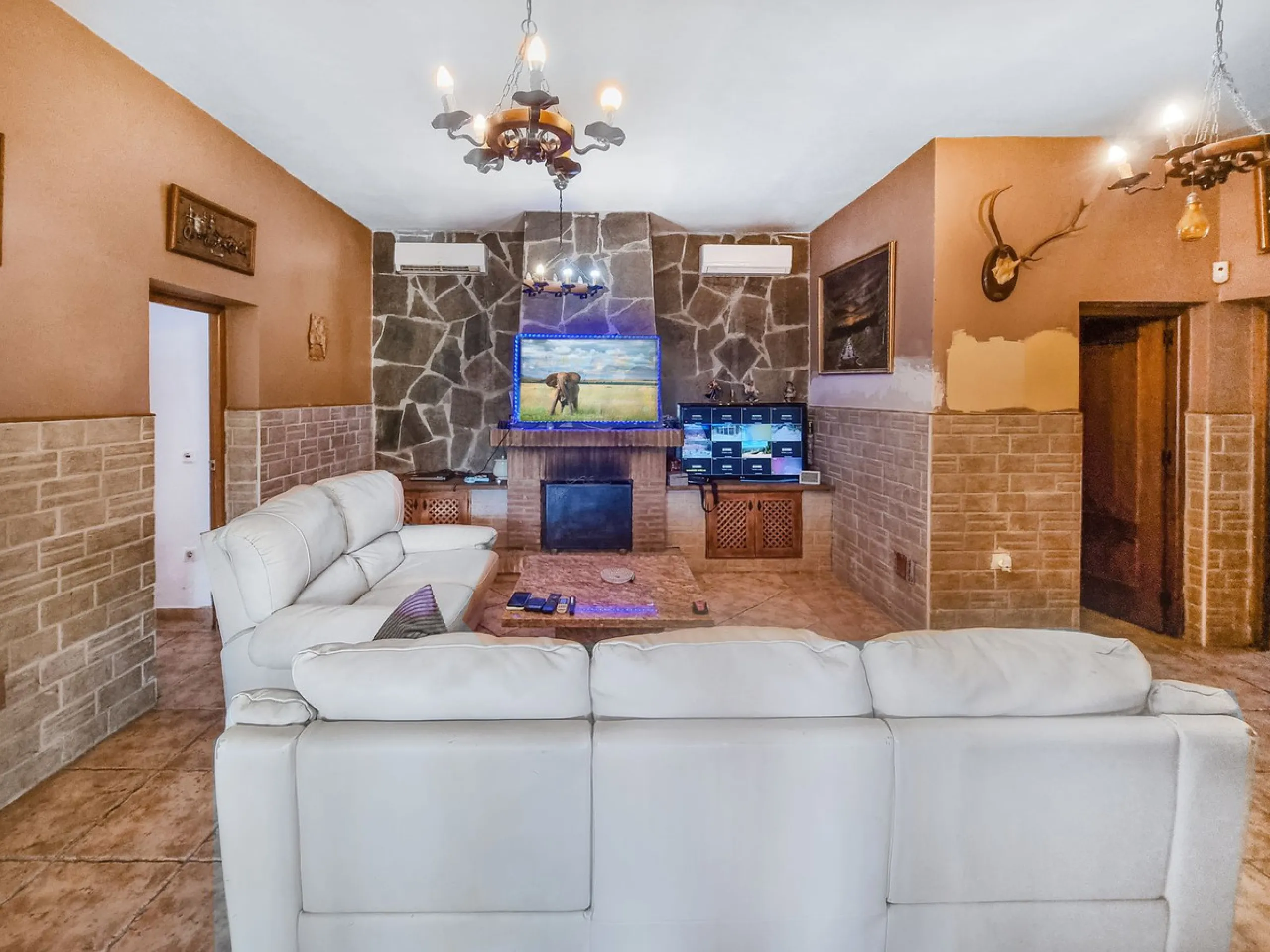 Lovely 3-bed finca with private pool and a very large plot with fruit trees in Casares.