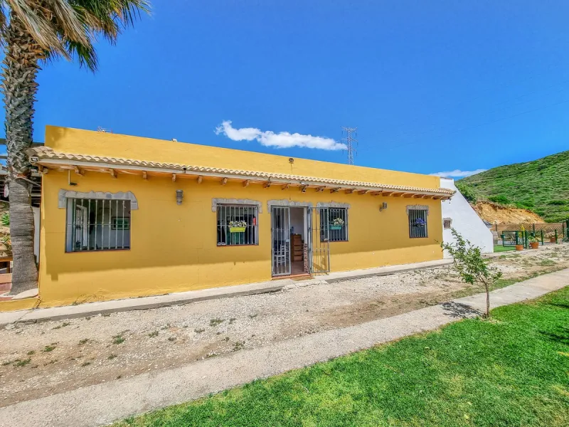 Lovely 3-bed finca with private pool and a very large plot with fruit trees in Casares.