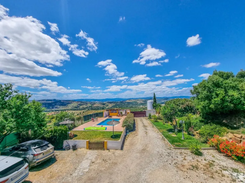 Lovely 3-bed finca with private pool and a very large plot with fruit trees in Casares.