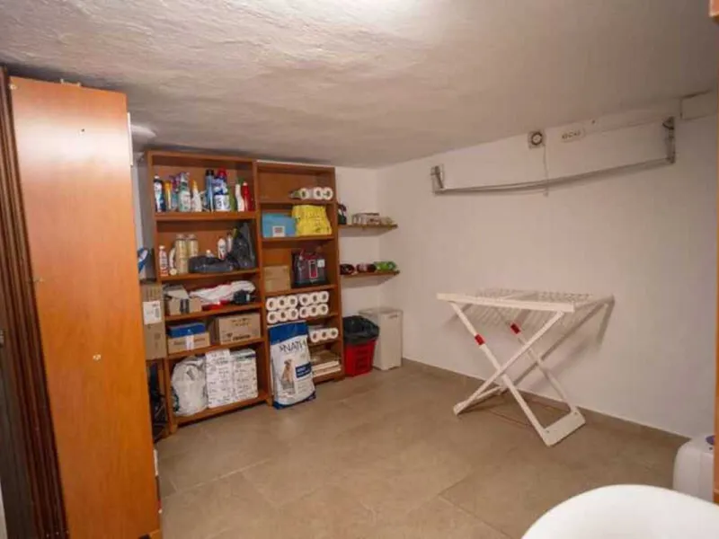 Spacious renovated semi-detached house with 200 m², 6 bedrooms and solar panels 5 minutes from Fuengirola