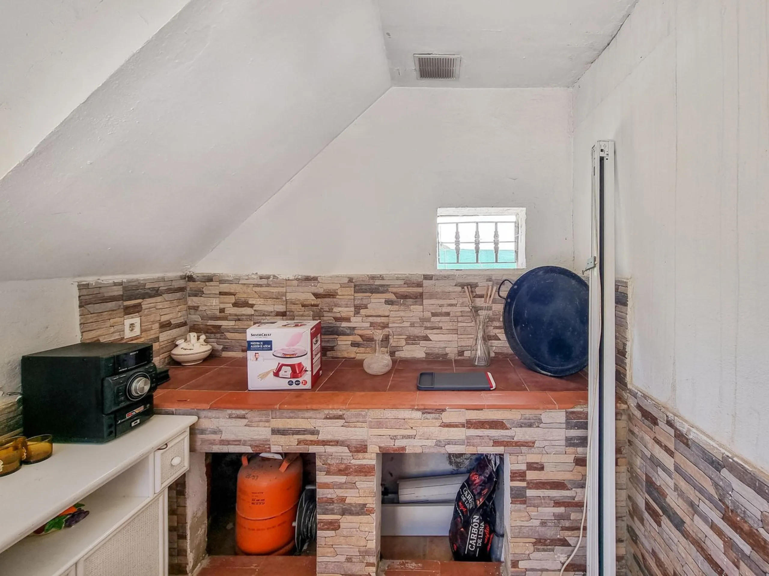 Lovely 3-bed finca with private pool and a very large plot with fruit trees in Casares.
