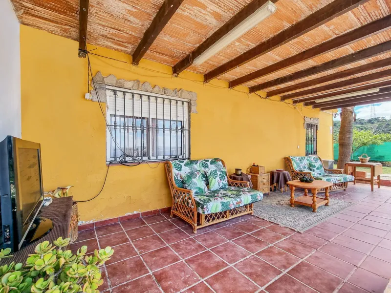 Lovely 3-bed finca with private pool and a very large plot with fruit trees in Casares.