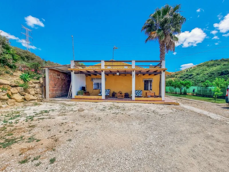 Lovely 3-bed finca with private pool and a very large plot with fruit trees in Casares.