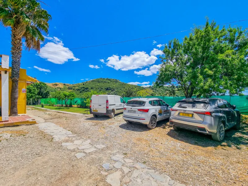 Lovely 3-bed finca with private pool and a very large plot with fruit trees in Casares.