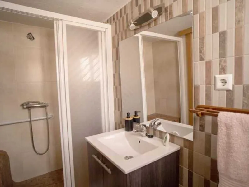 Spacious renovated semi-detached house with 200 m², 6 bedrooms and solar panels 5 minutes from Fuengirola
