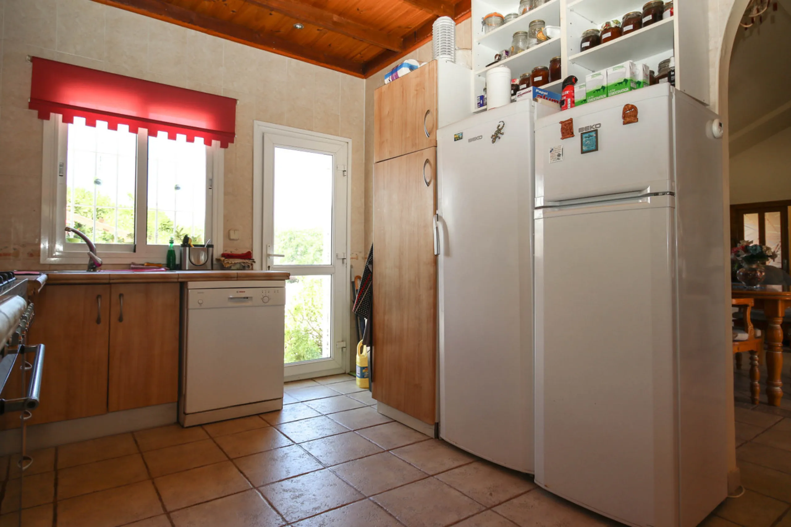 Geräumige Villa mit separatem Gästeappartement in ruhiger Lage