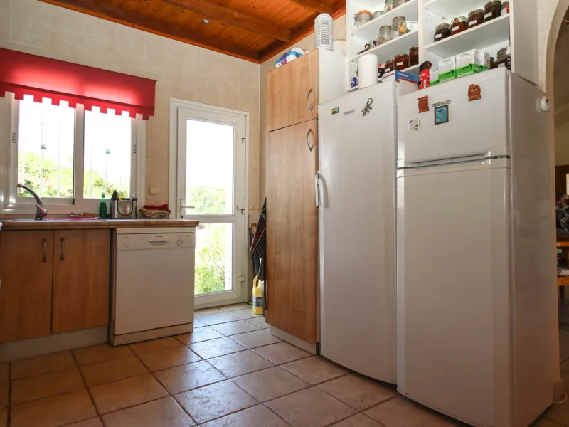 Geräumige Villa mit separatem Gästeappartement in ruhiger Lage