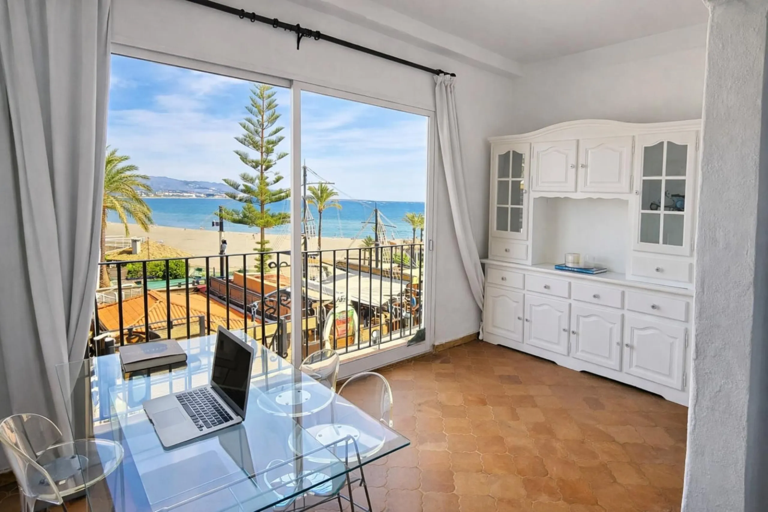 Beachfront & Marina-Front Apartment in Puerto Banús, Marbella