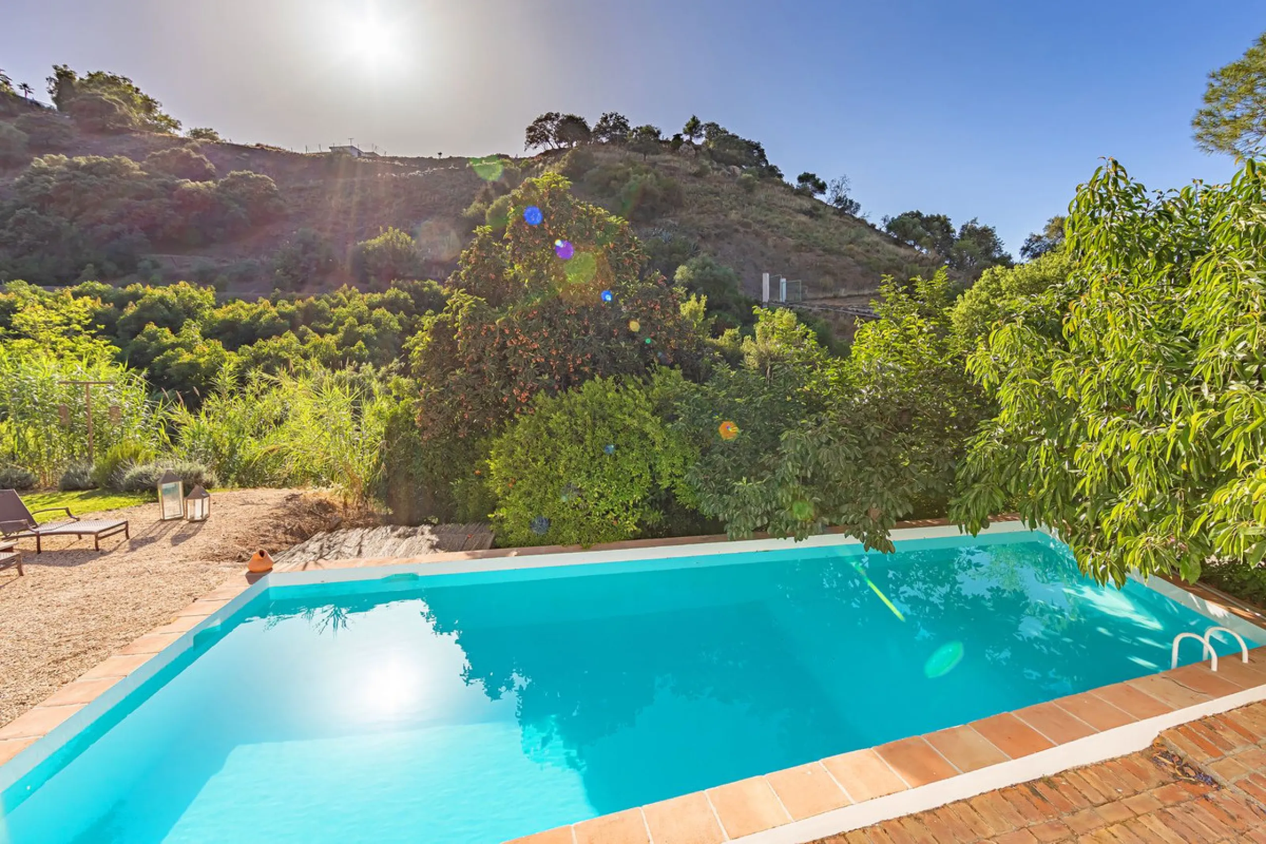 Magnificent dream house in an old mill from the 16th century, in an idyllic setting by the river, with beautiful landscapes with fruit trees in a natural environment, and a private pool, built on a 15,600 m2 plot just 20 minutes from Marbella. The propert