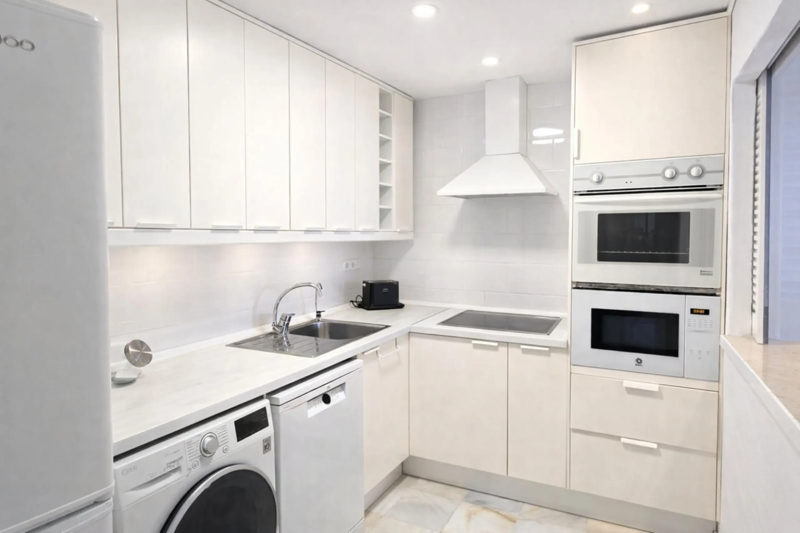 Beachfront & Marina-Front Apartment in Puerto Banús, Marbella