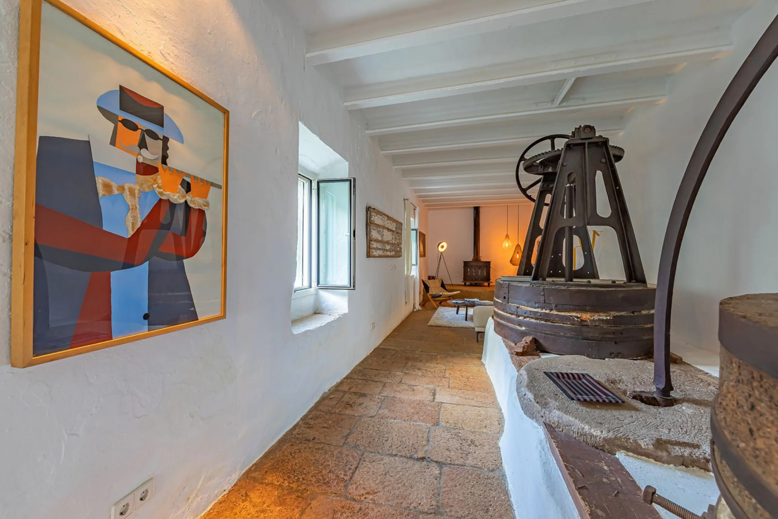 Magnificent dream house in an old mill from the 16th century, in an idyllic setting by the river, with beautiful landscapes with fruit trees in a natural environment, and a private pool, built on a 15,600 m2 plot just 20 minutes from Marbella. The propert
