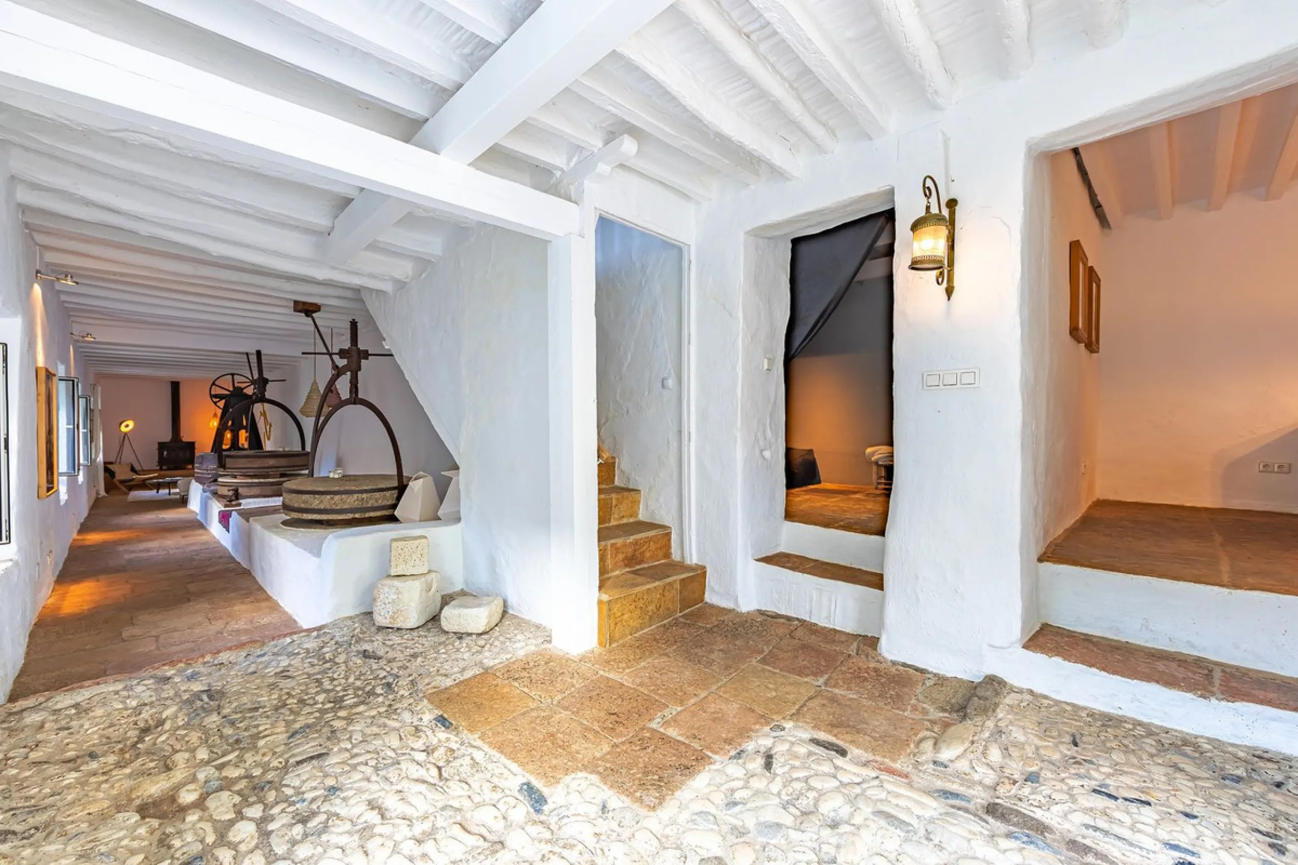 Magnificent dream house in an old mill from the 16th century, in an idyllic setting by the river, with beautiful landscapes with fruit trees in a natural environment, and a private pool, built on a 15,600 m2 plot just 20 minutes from Marbella. The propert