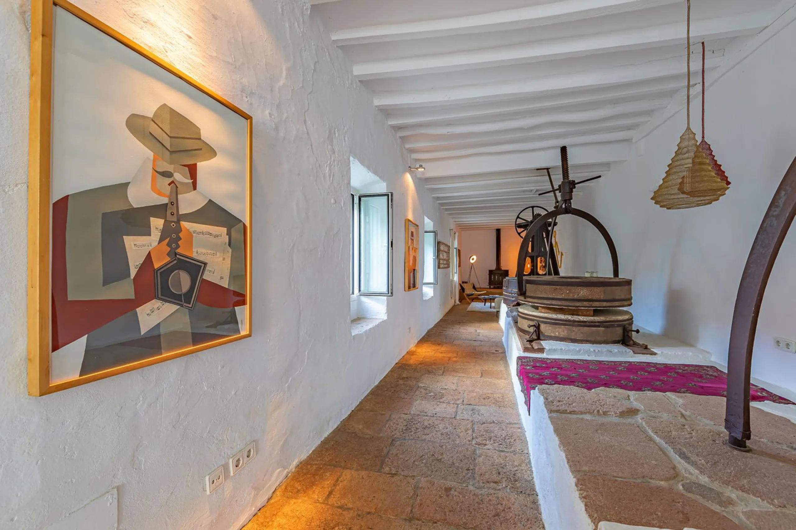 Magnificent dream house in an old mill from the 16th century, in an idyllic setting by the river, with beautiful landscapes with fruit trees in a natural environment, and a private pool, built on a 15,600 m2 plot just 20 minutes from Marbella. The propert