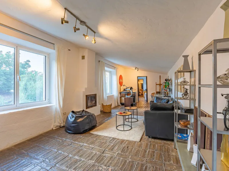 Magnificent dream house in an old mill from the 16th century, in an idyllic setting by the river, with beautiful landscapes with fruit trees in a natural environment, and a private pool, built on a 15,600 m2 plot just 20 minutes from Marbella. The propert
