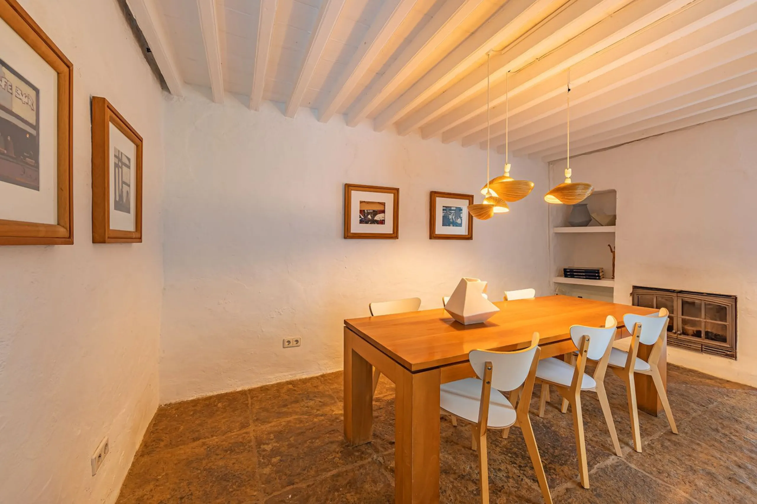 Magnificent dream house in an old mill from the 16th century, in an idyllic setting by the river, with beautiful landscapes with fruit trees in a natural environment, and a private pool, built on a 15,600 m2 plot just 20 minutes from Marbella. The propert