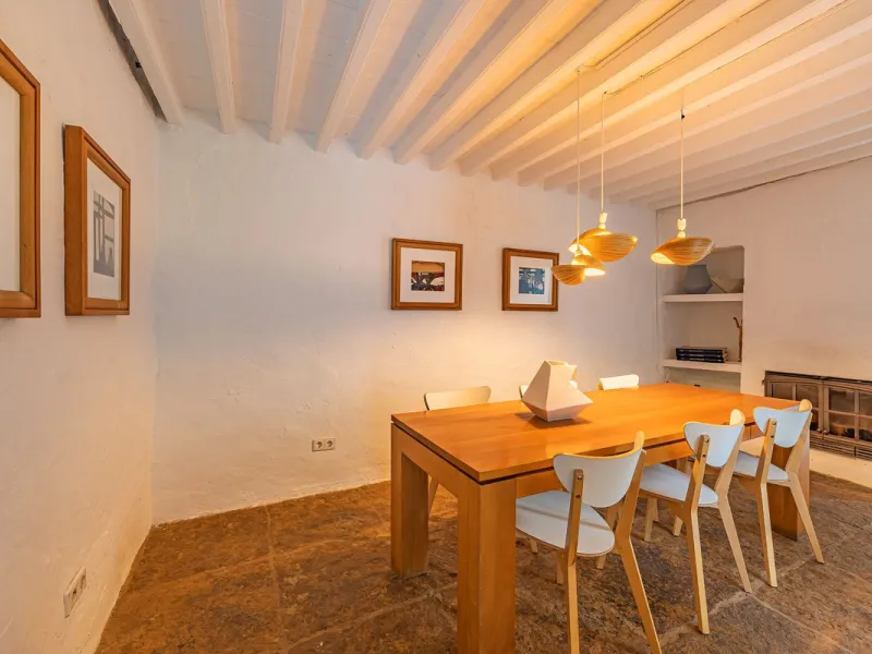 Magnificent dream house in an old mill from the 16th century, in an idyllic setting by the river, with beautiful landscapes with fruit trees in a natural environment, and a private pool, built on a 15,600 m2 plot just 20 minutes from Marbella. The propert