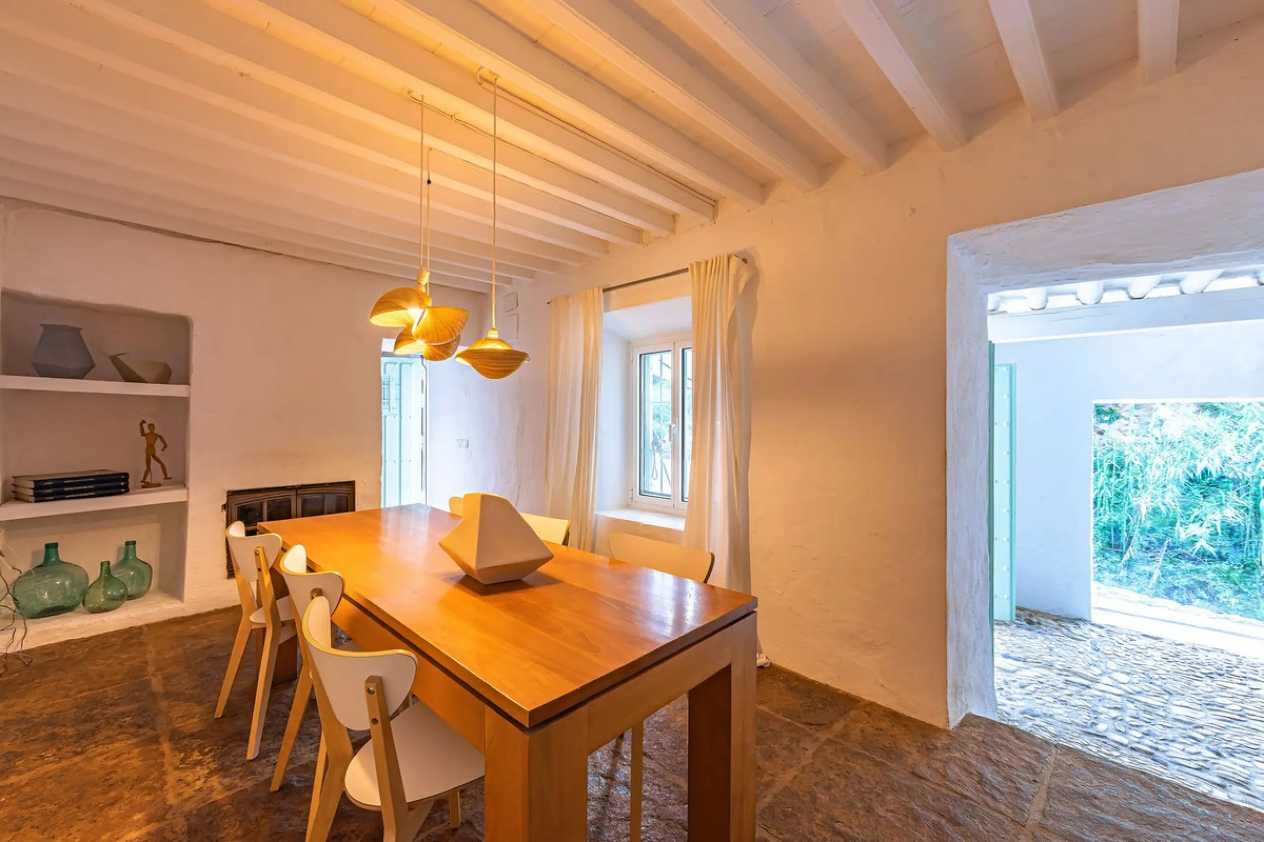 Magnificent dream house in an old mill from the 16th century, in an idyllic setting by the river, with beautiful landscapes with fruit trees in a natural environment, and a private pool, built on a 15,600 m2 plot just 20 minutes from Marbella. The propert