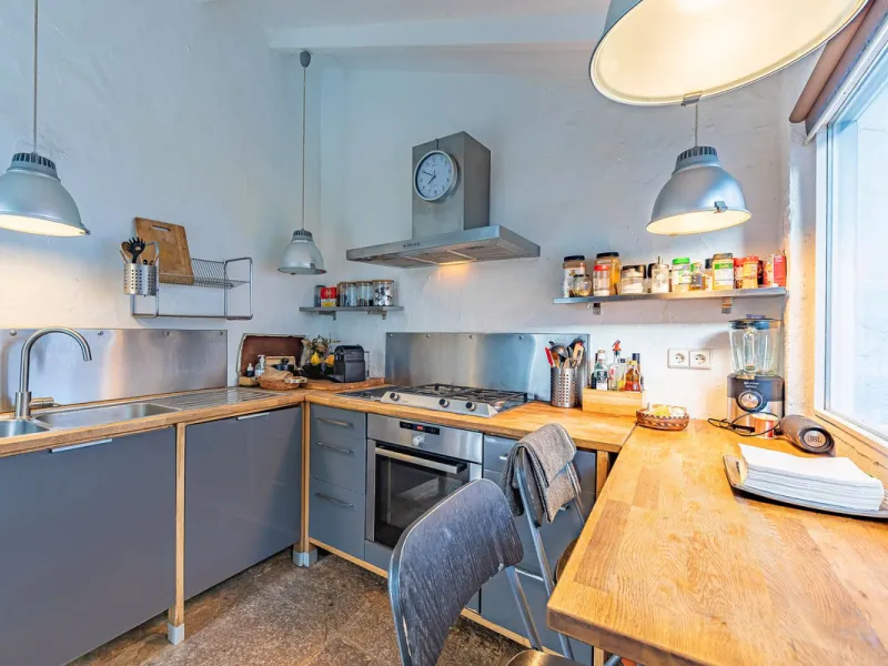 Magnificent dream house in an old mill from the 16th century, in an idyllic setting by the river, with beautiful landscapes with fruit trees in a natural environment, and a private pool, built on a 15,600 m2 plot just 20 minutes from Marbella. The propert