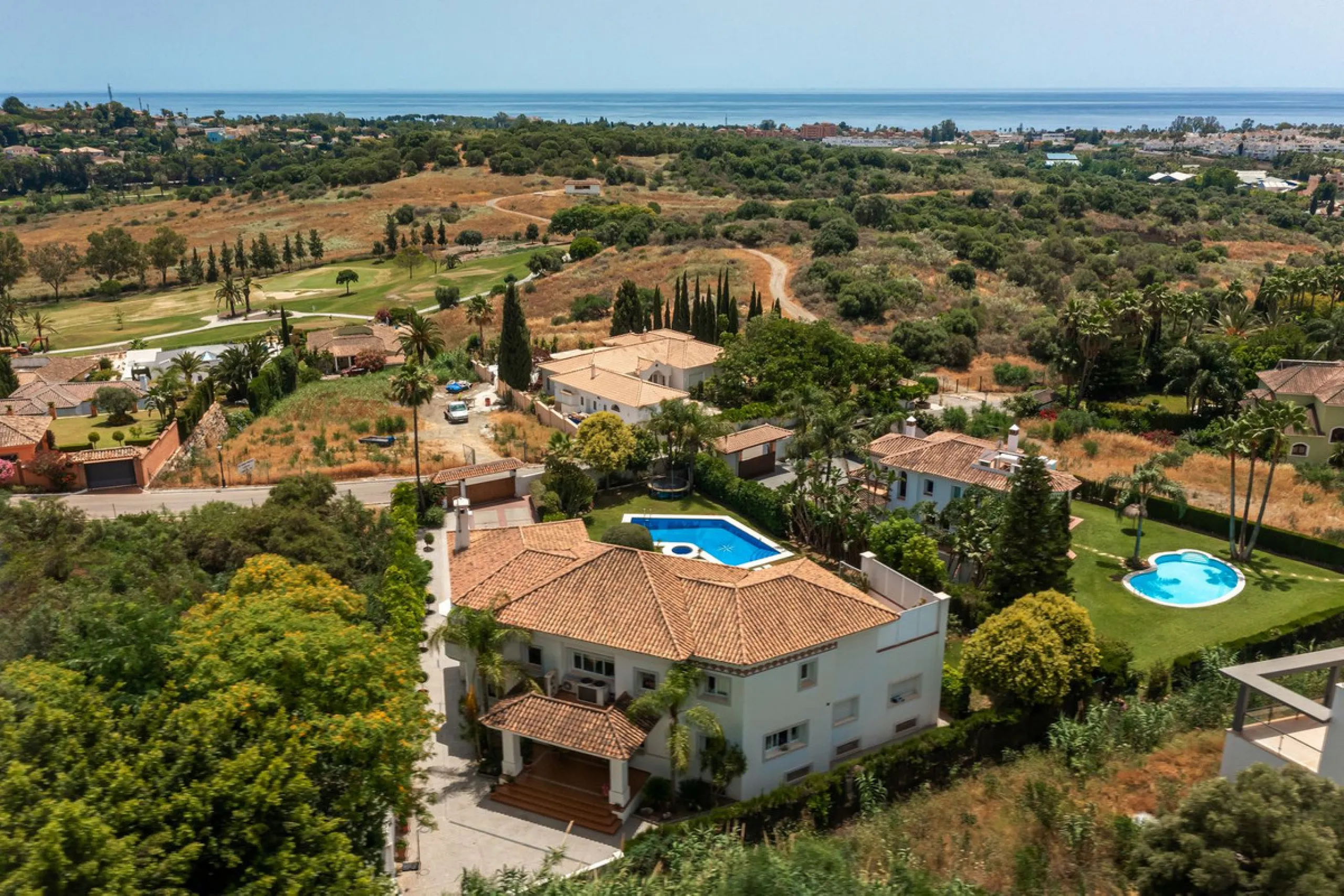 A spacious high quality, south facing classical Spanish villa with 6 bedrooms in El Paraiso in Benahavis with sea views and a lot of privacy.