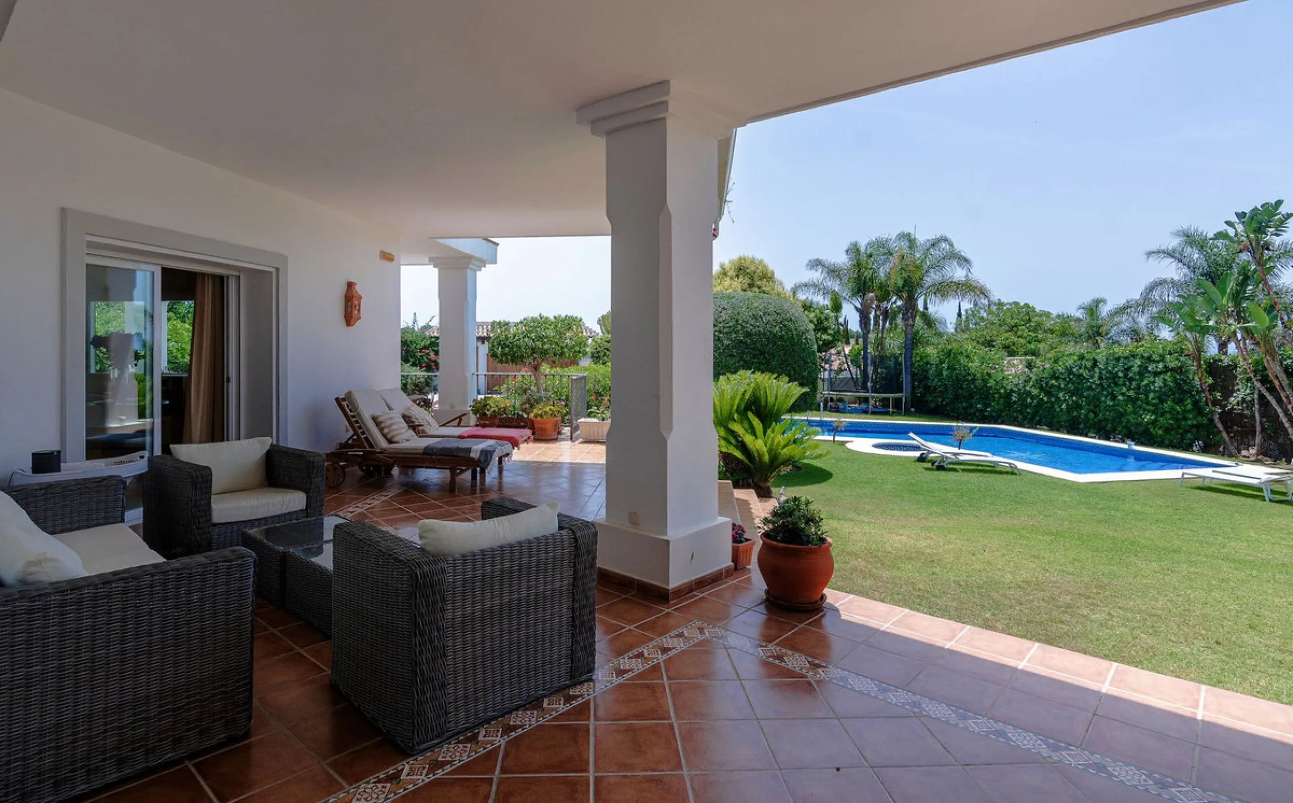 A spacious high quality, south facing classical Spanish villa with 6 bedrooms in El Paraiso in Benahavis with sea views and a lot of privacy.