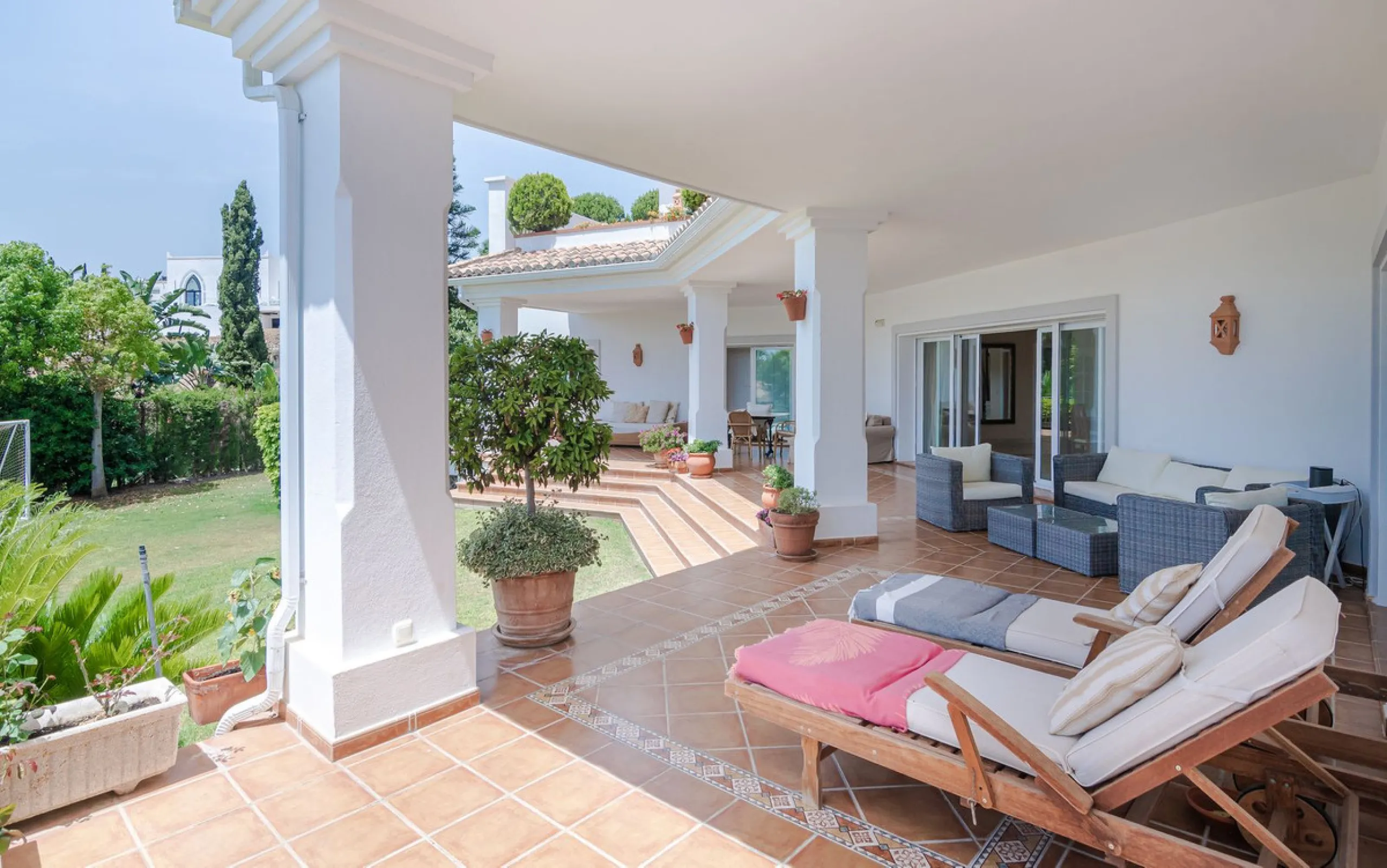 A spacious high quality, south facing classical Spanish villa with 6 bedrooms in El Paraiso in Benahavis with sea views and a lot of privacy.