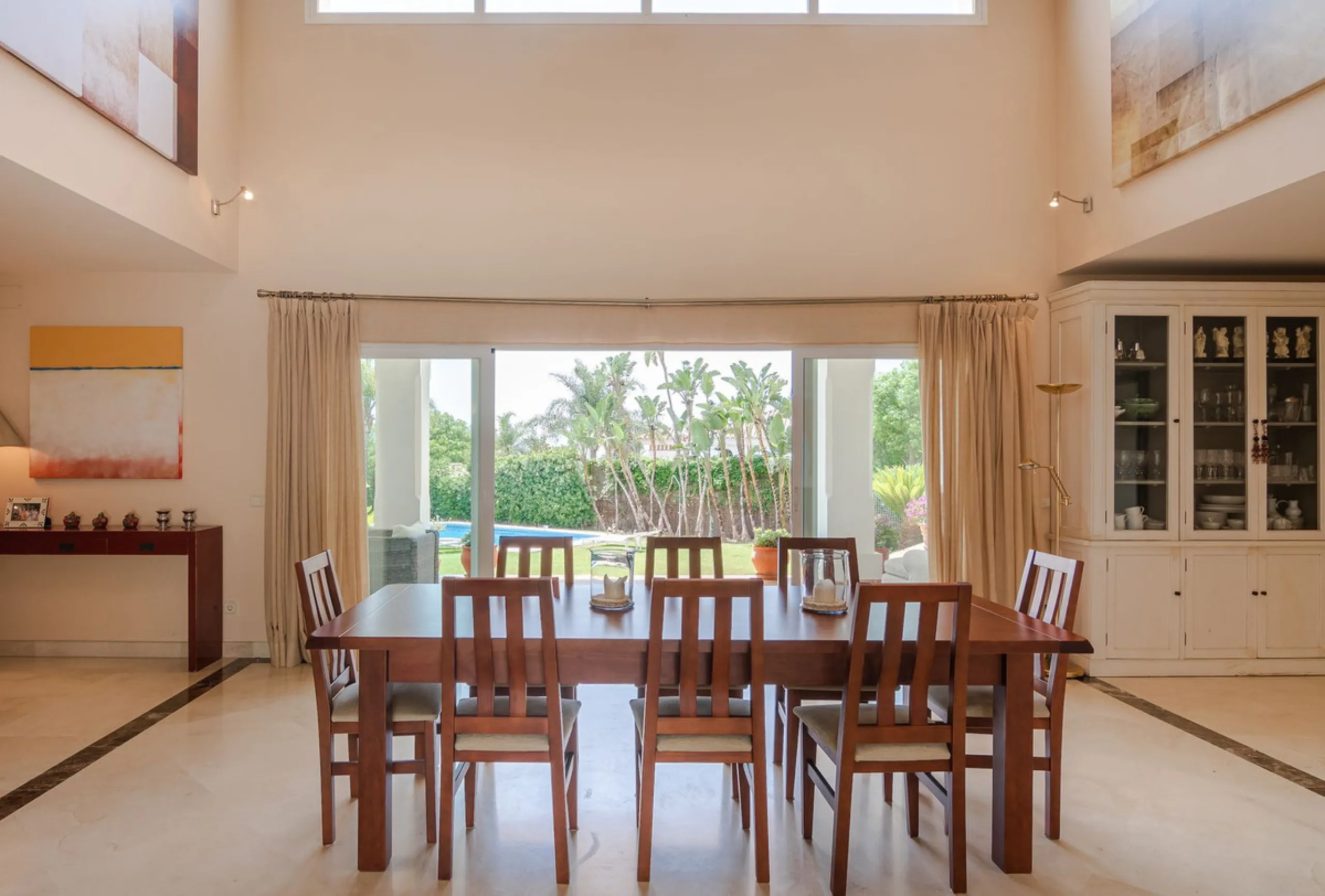A spacious high quality, south facing classical Spanish villa with 6 bedrooms in El Paraiso in Benahavis with sea views and a lot of privacy.