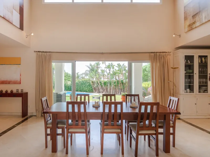 A spacious high quality, south facing classical Spanish villa with 6 bedrooms in El Paraiso in Benahavis with sea views and a lot of privacy.