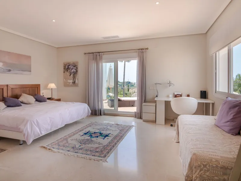 A spacious high quality, south facing classical Spanish villa with 6 bedrooms in El Paraiso in Benahavis with sea views and a lot of privacy.