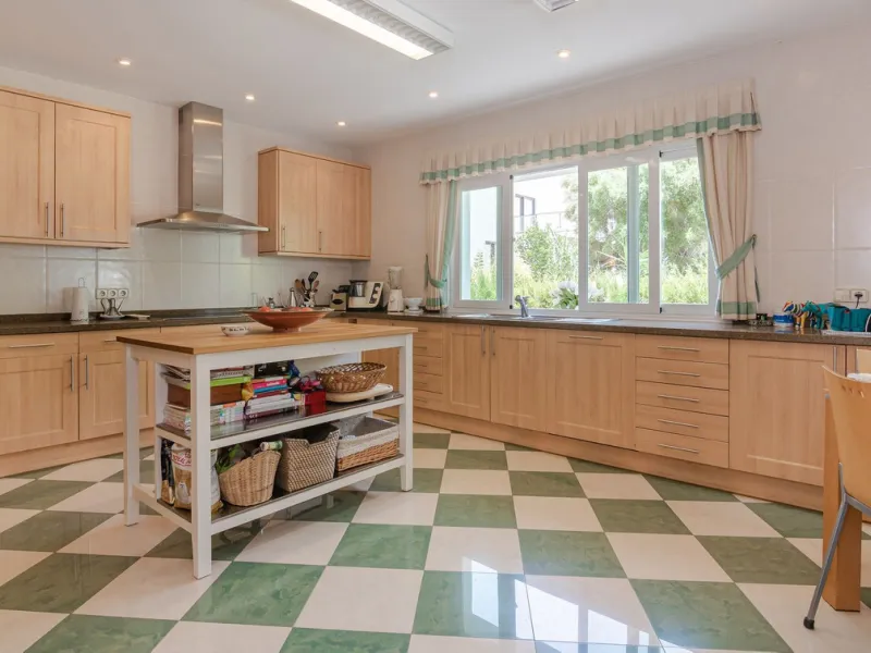 A spacious high quality, south facing classical Spanish villa with 6 bedrooms in El Paraiso in Benahavis with sea views and a lot of privacy.