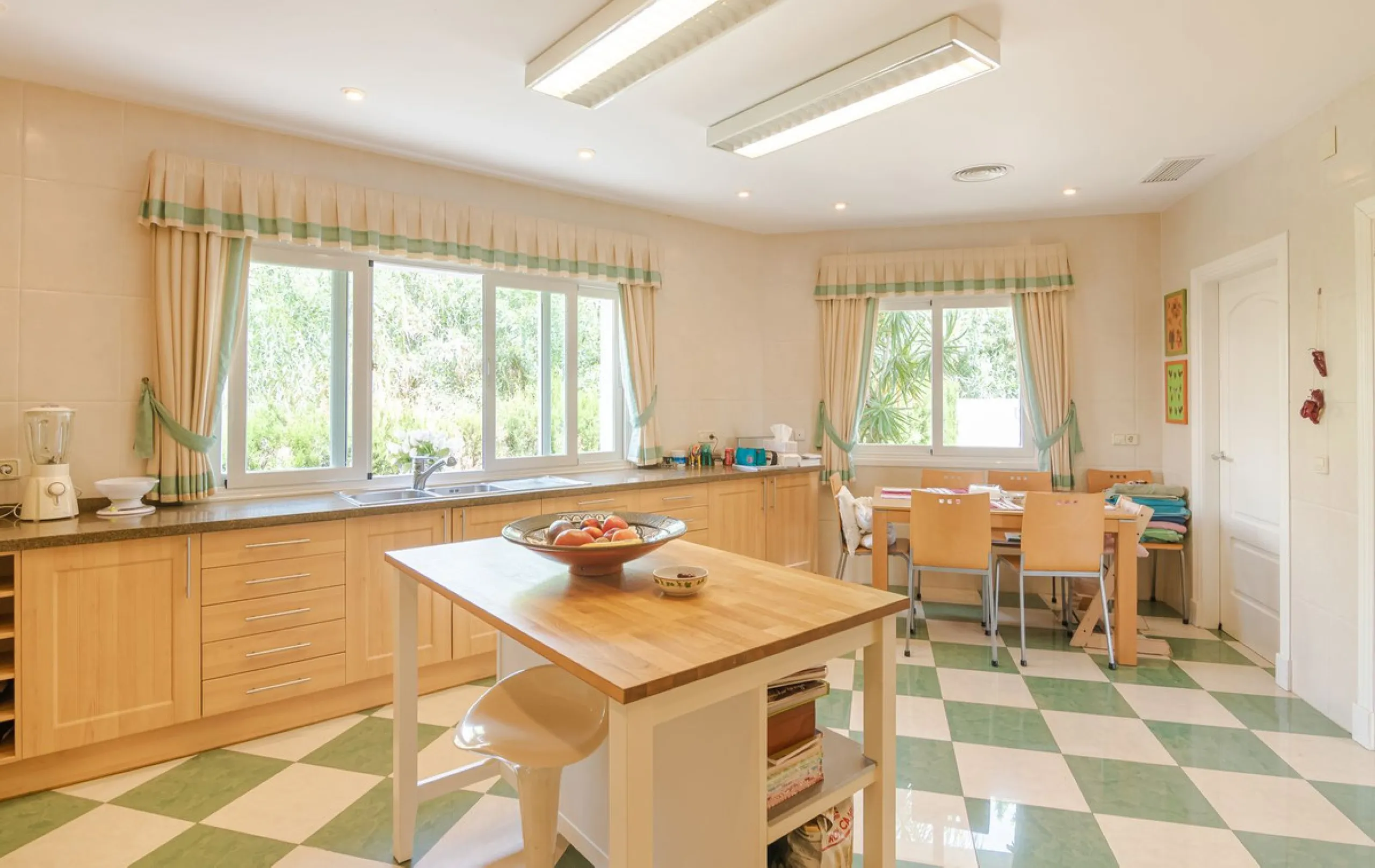 A spacious high quality, south facing classical Spanish villa with 6 bedrooms in El Paraiso in Benahavis with sea views and a lot of privacy.